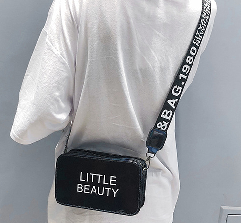 Fashionable Women's Patent Leather Shoulder Bag (New)